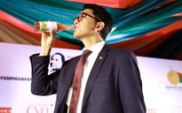 Tổng thống Madagascar uống thảo dược chống Covid-19 trên truyền hình