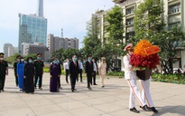 Lãnh đạo TP HCM dâng hương, dâng hoa tưởng niệm Chủ tịch Hồ Chí Minh, các anh hùng liệt sĩ