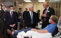 Covid-19: Phó Tổng thống Pence không chịu đeo khẩu trang tại bệnh viện