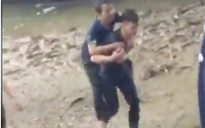 Nam sinh viên lao xuống sông chảy xiết, vật lộn 20 phút cứu người đàn ông nhảy cầu