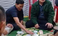 Chủ tịch xã đánh bạc bị cách chức