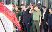 Phó Thủ tướng Thường trực Trương Hòa Bình viếng lễ tang ông Trần Quốc Hương