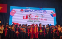 Thầy giáo khuyên học sinh hãy là một người bình thường, tử tế