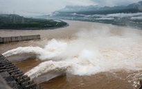 Nỗi lo nối dài bởi nước lũ trên sông Dương Tử, đập Tam Hiệp mở 3 cửa xả