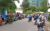 Nam thanh niên gục chết cạnh xe máy, dao Thái Lan găm trên ngực