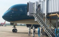 Clip: Chuyến bay đón 129 bệnh nhân Covid-19 từ Guinea Xích đạo hạ cánh an toàn
