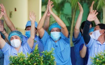 Xúc động thời khắc dỡ phong tỏa Bệnh viện Đà Nẵng