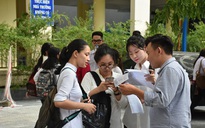 Đua tuyển sinh đại học bằng chiêu trò