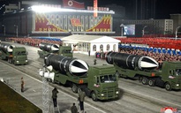 Triều Tiên khoe "vũ khí mạnh nhất thế giới" trong lễ duyệt binh kín tiếng