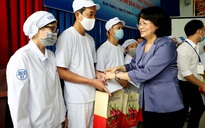 Bình Dương: Phó Chủ tịch nước Đặng Thị Ngọc Thịnh thăm, tặng quà công nhân