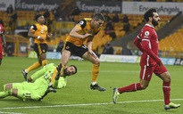 Thủ môn chấn thương kinh hoàng, Wolverhampton bại trận trước Liverpool