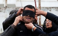 Iran treo cổ 4 tên cưỡng hiếp phụ nữ trước mặt chồng nạn nhân