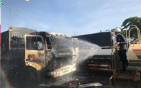 Quảng Nam: Xe tải đang chạy bỗng bốc cháy dữ dội