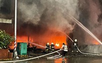 Đài Loan: Nổ lớn, tòa nhà 13 tầng cháy suốt đêm, 46 người chết