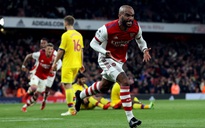 Sao Nhật Bản thoát thẻ đỏ, Arsenal suýt bại trận trước "cố nhân" Vieira