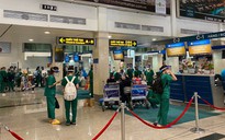 5 chuyến bay liên tiếp chở gần 1.000 y bác sĩ, sinh viên y tế từ TP HCM về Hà Nội