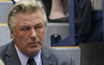 Tài tử Alec Baldwin bị kiện sau vụ bắn chết người ở trường quay