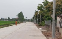 Hơn 40 cột điện "mọc" giữa đường giăng bẫy người đi đường đã được di dời