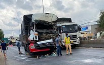 Tài xế xe tải chết kẹt sau tai nạn với xe container