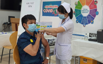 TP HCM tiêm vắc-xin Covid-19 cho nhân viên chống dịch