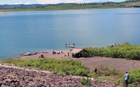 Chìm tàu khai thác cát, 1 người mất tích trên hồ thủy điện Đại Ninh