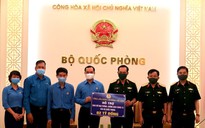 Tổng Liên đoàn Lao động Việt Nam trao 3 tỉ đồng hỗ trợ tuyến đầu chống dịch Covid-19