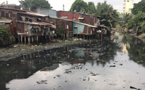 Hàng ngàn căn nhà tạm ven kênh rạch ở TP HCM có nguy cơ sụp đổ