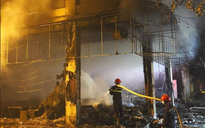 Sau tiếng nổ lớn, phát hiện phòng trà chìm trong lửa, 6 người tử vong