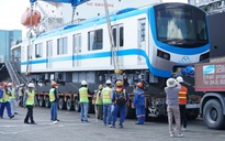 Cận cảnh đoàn tàu số 4 của metro số 1 đưa về depot Long Bình, TP Thủ Đức