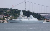 Nga bắn và thả bom cảnh cáo tàu chiến Anh ở biển Đen