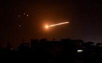 Phòng không Syria thắp sáng bầu trời đáp trả tên lửa Israel
