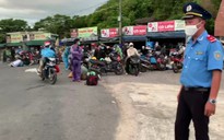 Huế - Đà Nẵng: CSGT hộ tống những người về từ TP HCM bằng xe máy