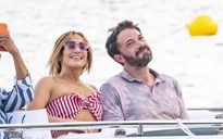 Jennifer Lopez và Ben Affleck “dính như sam” hậu tái hợp