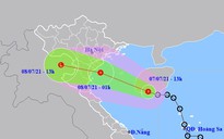 Áp thấp nhiệt đới mạnh lên, lao với tốc độ 20-25 km/giờ vào bờ