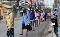 "Đặc tả" quán cơm Xã Hội Nụ Cười 1 trên đường Trần Hưng Đạo, quận 5 ngày đầu giãn cách