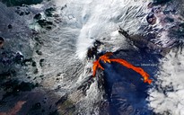 Núi lửa "quái vật" ở Ý: còn "sống", đang mọc cao thêm