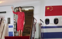 Đằng sau tấm thảm đỏ trải từ cửa máy bay của "công chúa Huawei"