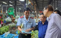 3 giờ sáng, Bộ trưởng Lê Minh Hoan xuất hiện ở chợ đầu mối Bình Điền