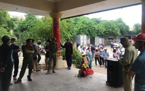 Dân mang tiểu tới trụ sở UBND phường “tố” chủ đầu tư xâm phạm mồ mả