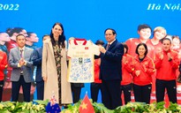 Thủ tướng Phạm Minh Chính và Thủ tướng New Zealand gặp đội tuyển bóng đá nữ