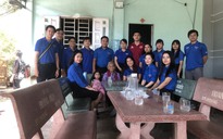 Đoàn khối Dân - Chính - Đảng TP HCM thăm mẹ Việt Nam anh hùng