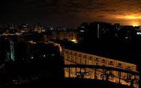 Nổ lớn sáng rực bầu trời phía Nam Kiev - Ukraine