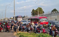 Du khách rời Đà Lạt, Đồng Nai ùn tắc ở cầu vượt Dầu Giây