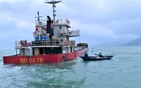 Chậm trục vớt 2.250 tấn xi-măng chìm ở Cù lao Chàm