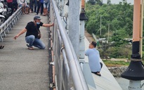 Đà Nẵng: Gần 7 giờ thuyết phục người đàn ông dọa nhảy cầu Thuận Phước
