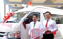 Agribank Long An tặng xe cứu thương chất lượng cao cho bệnh viện tỉnh