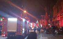 NÓNG: 5 người tử vong trong đám cháy lớn lúc rạng sáng ở Hà Nội