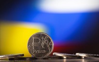 Reuters: Giá đồng rúp của Nga sụt giảm mạnh, dầu thô tăng giá