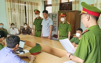 Để "lâm tặc" chặt phá gỗ nghiến trị giá 7 tỉ đồng, 2 cán bộ quản lý rừng bị khởi tố