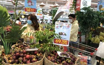 Trái cây rộ mùa, nhiều siêu thị tổ chức "sale khủng"
